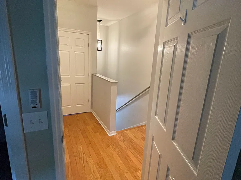 703 Charles Ct S — Photo 32