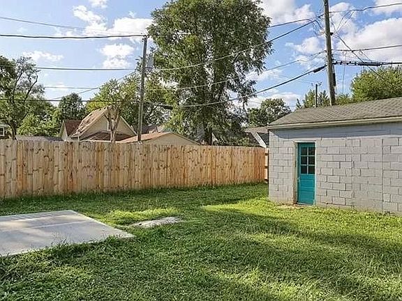 2nd image of 2020 Woodlawn Ave
