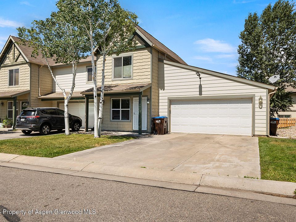 2nd image of 119 W 26th St