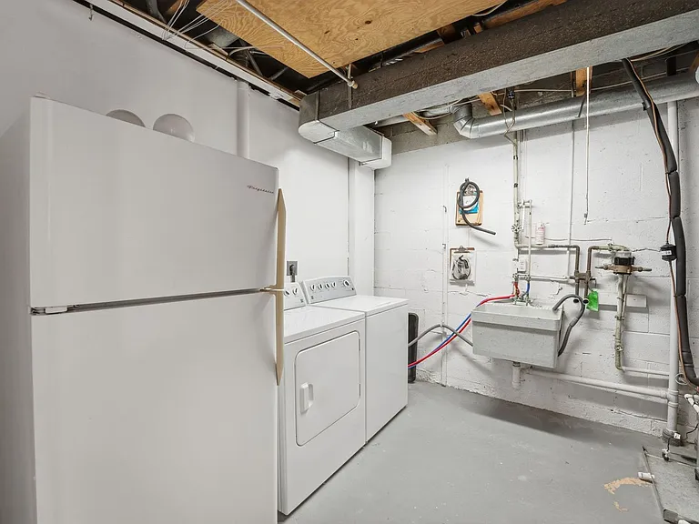 1747 Cy Ct — Photo 22