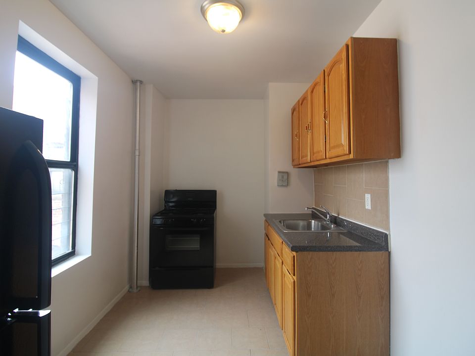 2nd image of 2390 Davidson Ave APT 3B