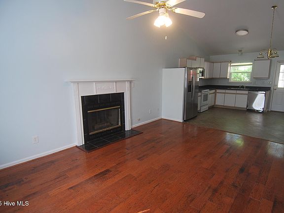 3rd image of 1110 Holden Dr #A