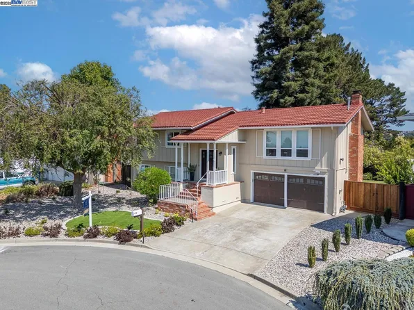 3274 Red Leaf Ct, Hayward, CA 94542