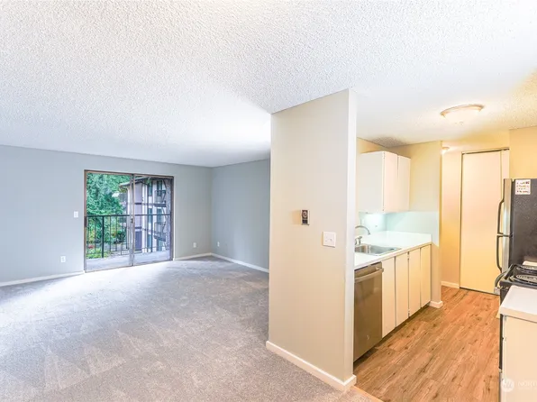 4501 Grandview Drive W #T215, University Place, WA 98466