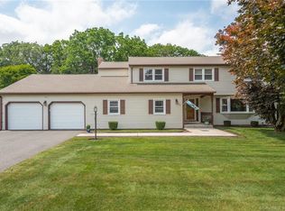 210 Holcomb St, Simsbury, CT 06070