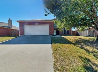 1203 Morningside Dr, Grand Prairie, TX 75052