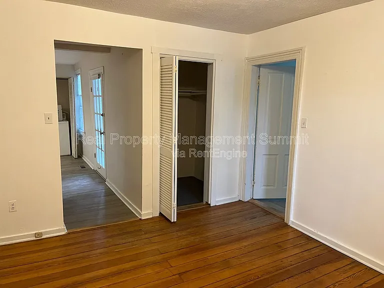 401 N Augusta St #B — Photo 8
