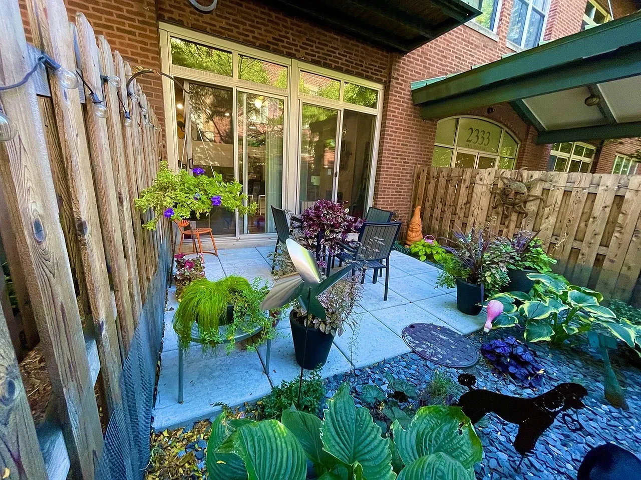 2333 W Saint Paul Ave — Photo 2