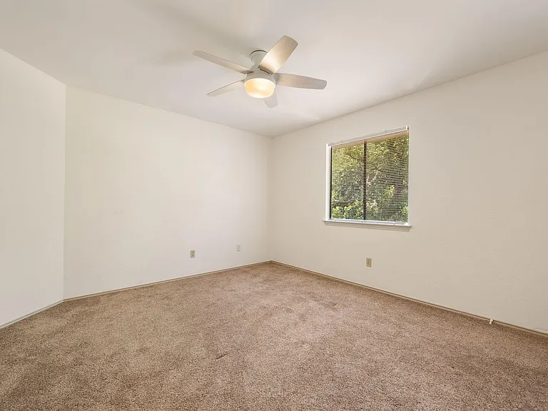 1901 Lobelia Dr — Photo 25