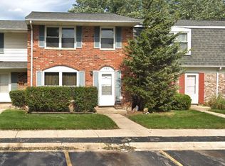 902 Miller Ave, Streamwood, IL 60107
