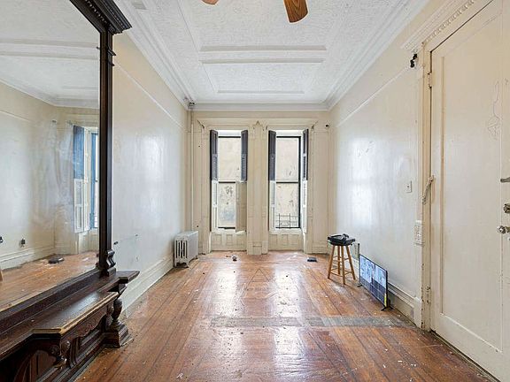3rd image of 334 Jefferson Ave