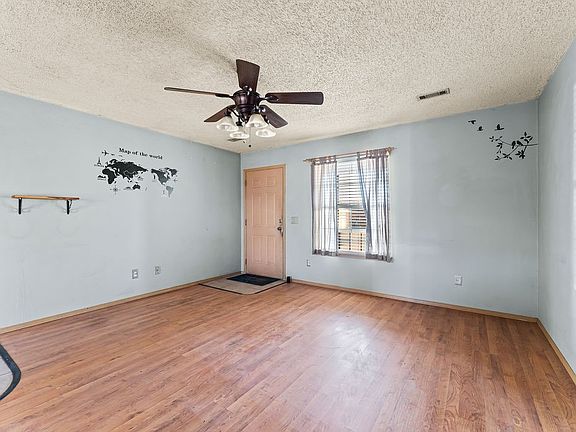 4th image of 42 Burnett Cir