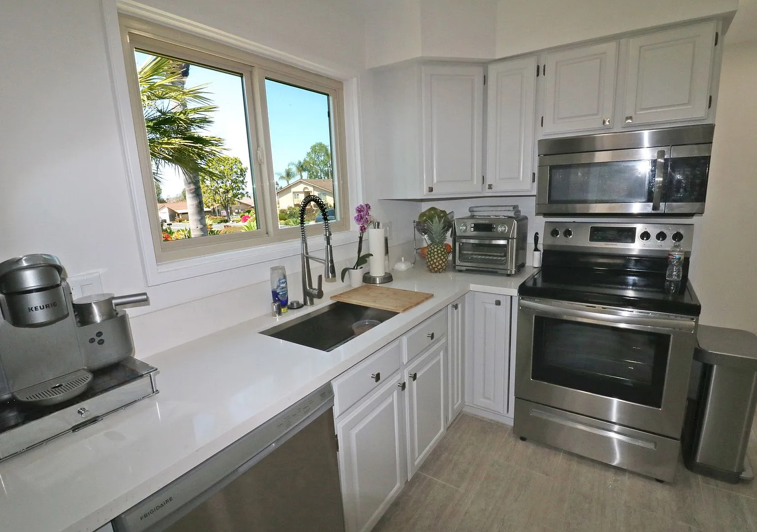 2/2 condo in Oceanside! 55+ community! Fully remodeled! Stainless appliances, open floor plan, pr... — Photo 3