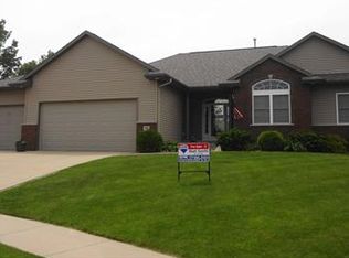 105 Woodland Ct, Robins, IA 52328