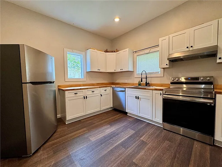 957 Coleman St SW — Photo 7