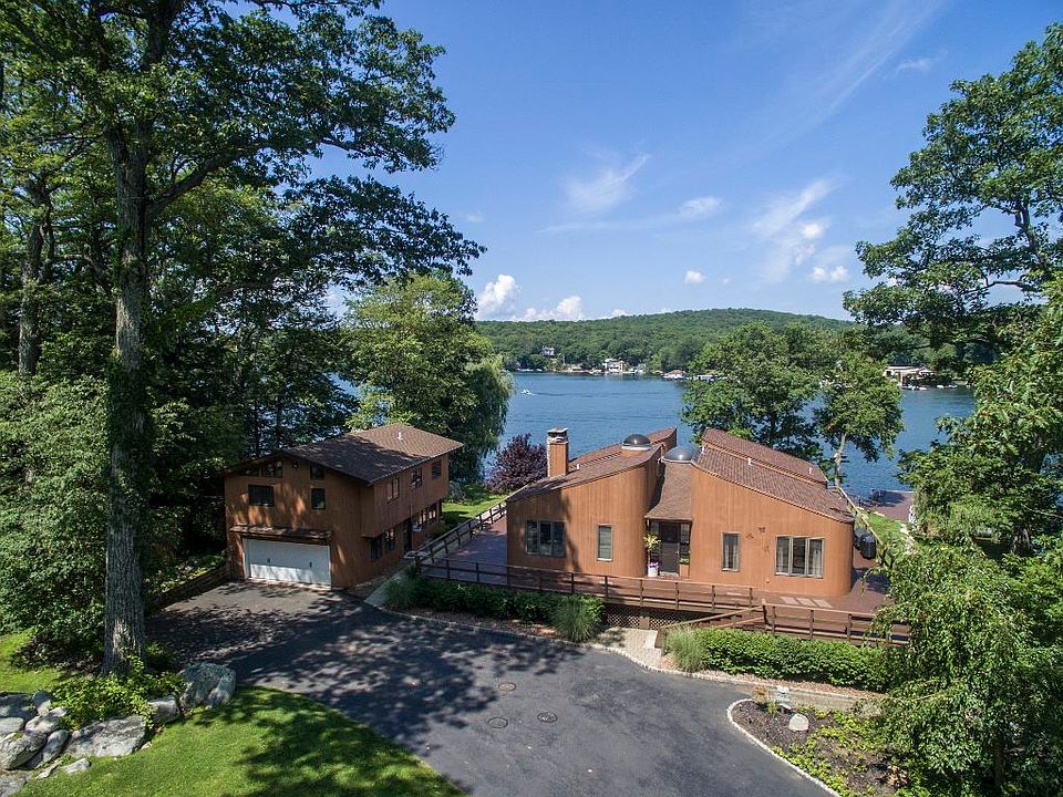 LAKE FRONT LIVING