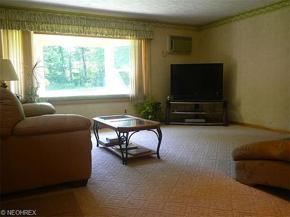 5th image of 2165 Garden Dr