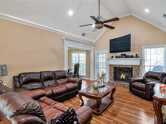 3rd image of 1092 Boardwalk Pl