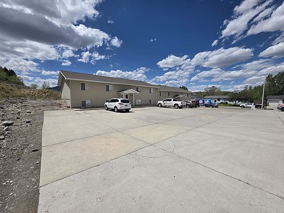 2nd image of 920 Canyon View