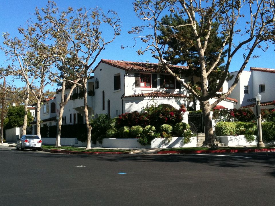 1st image of 202 S Mansfield Ave