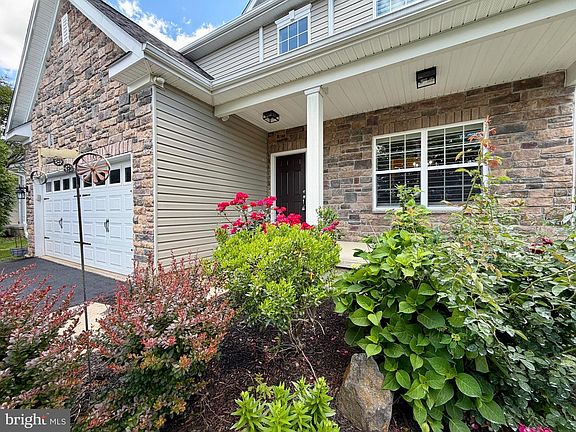 4th image of 267 Ann Dr