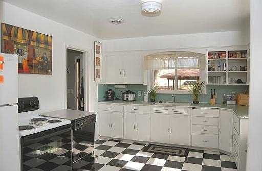 4th image of 1539 Ardmoor Ave