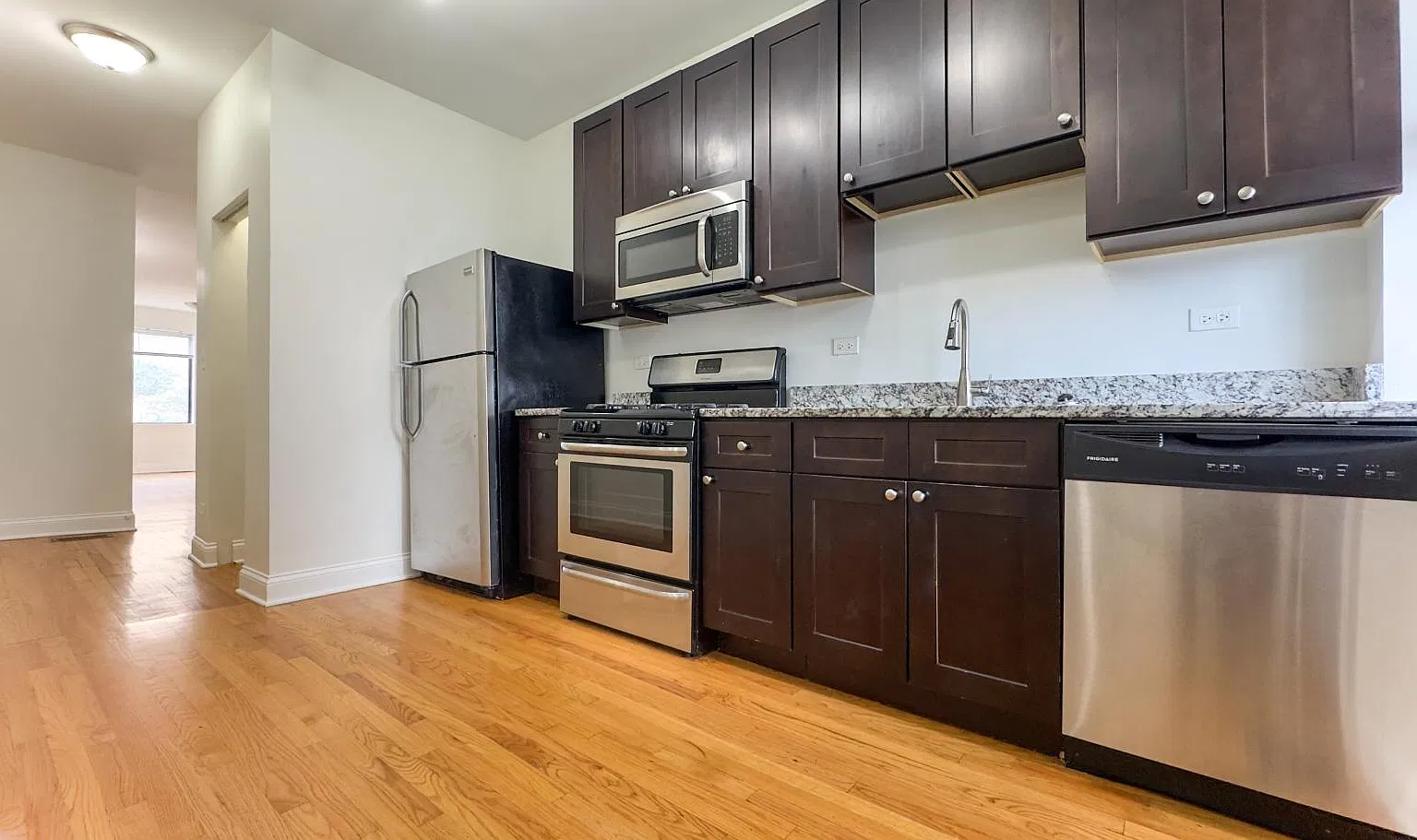 3216 W Argyle St — Photo 3