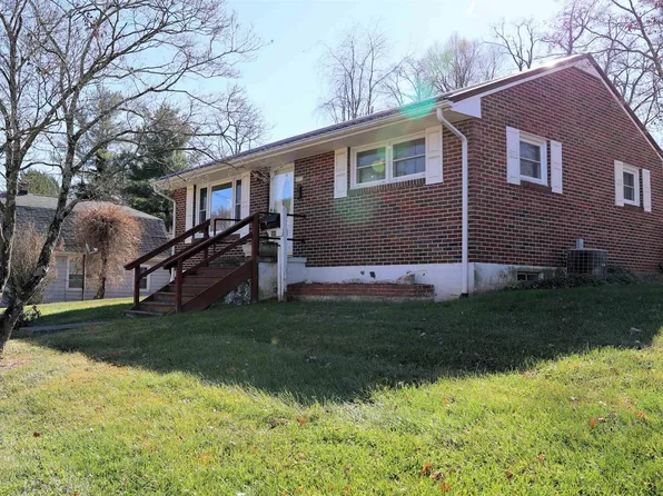 595 Colhoun St NE, Christiansburg, VA 24073