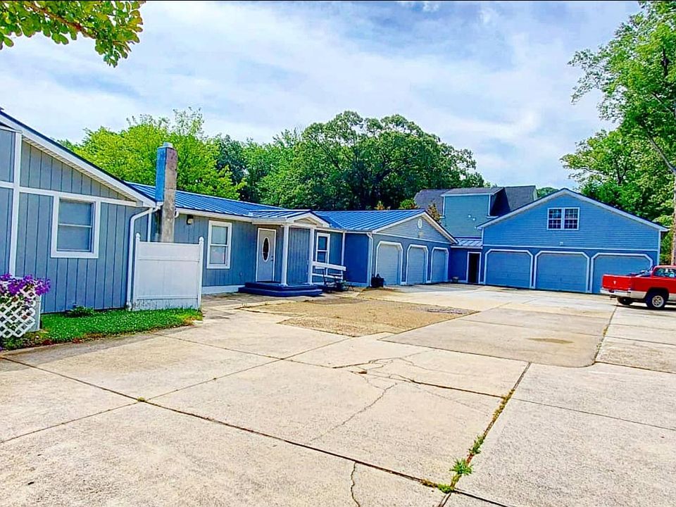 Incredible garage and parking space - enough for pretty much any hobby or occasion