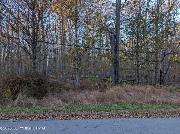 11 Ingrid Dr, Gouldsboro, PA 18424