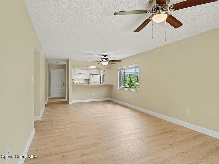 2294 Fox Hollow Dr — Photo 4