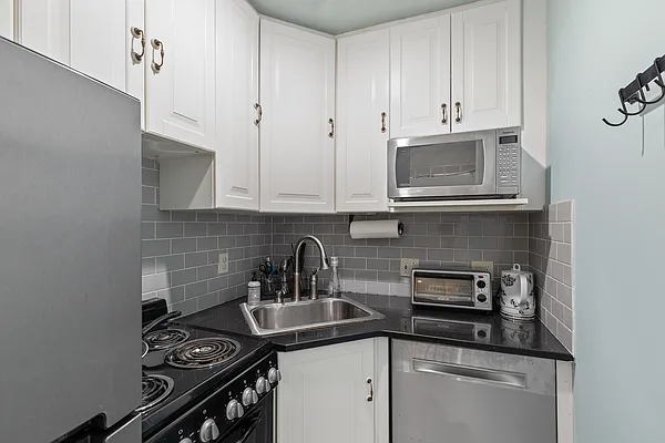 Rented by Keller Williams NYC | media 18