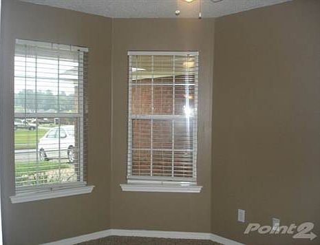 4th image of 1506 Peyton Dr W