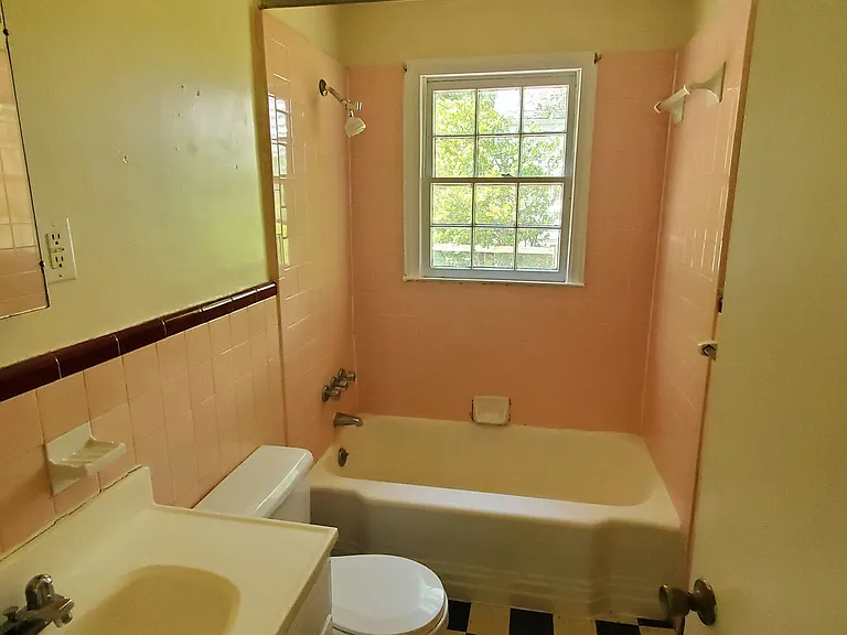 1418 Seminole Dr — Photo 6