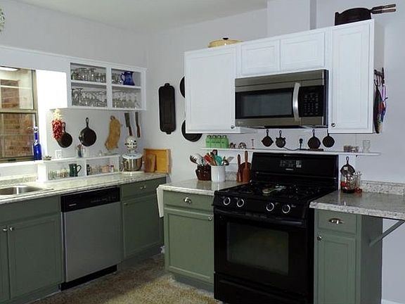 3rd image of 488 Palm Dr