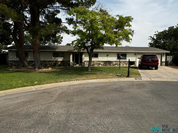 1517 Country Club Pl, Carlsbad, NM 88220