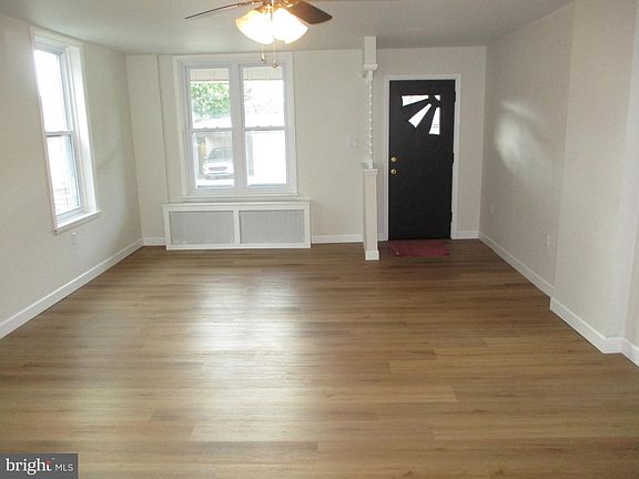 3rd image of 3235 Marion St