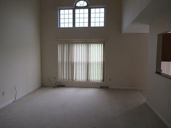 3rd image of 1000 Augusta Ln