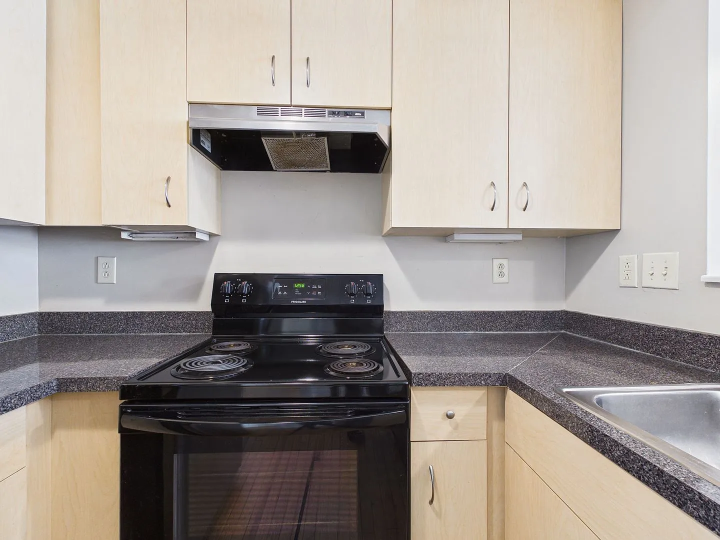 2 bed, 2.0 bath, 925 sqft, $1,675 — Photo 3