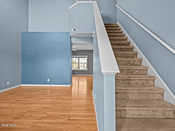 4th image of 406 Little Creek Court