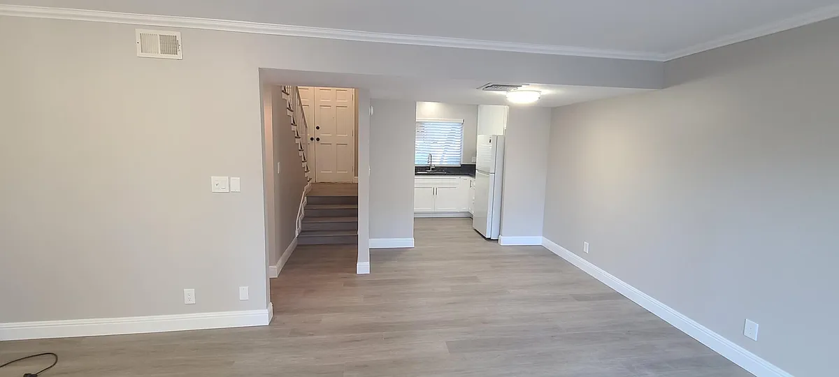 Building Photo - 6621 Wilbur Ave #7