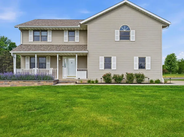 142 Legion Rd, Washington, IL 61571