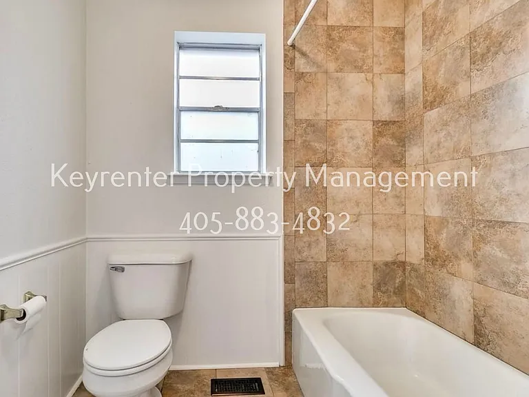 5804 NW 89th St — Photo 17