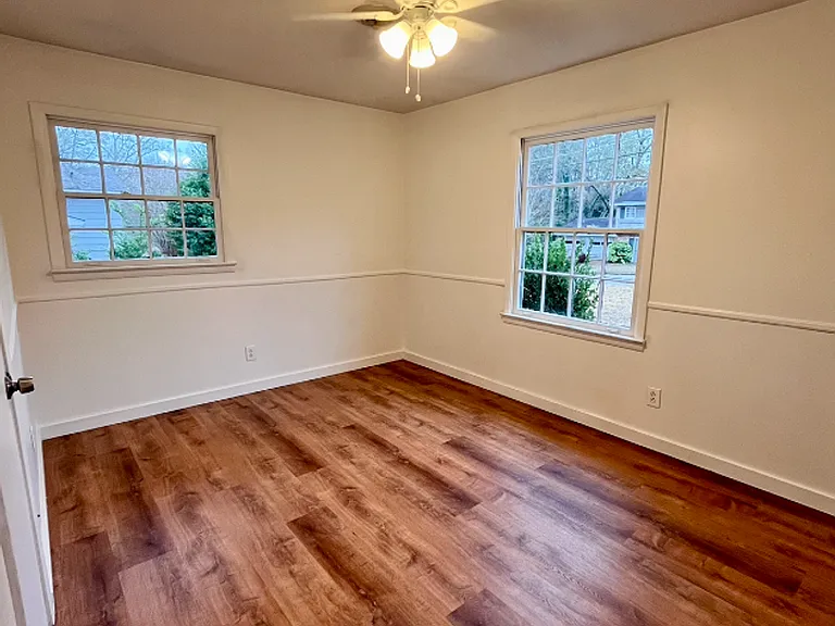 1015 Flowers Ave — Photo 9