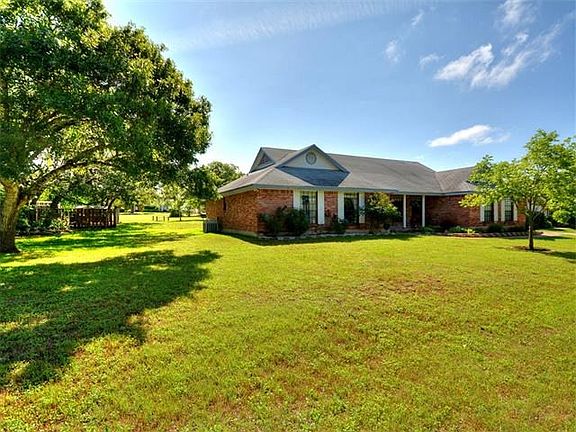 2nd image of 817 Kemp Hills Dr