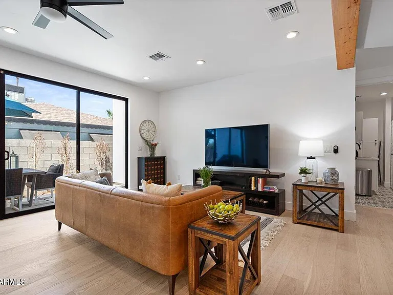 230 W Monterosa St — Photo 17