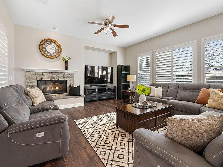 4930 Village Green Dr — Photo 19
