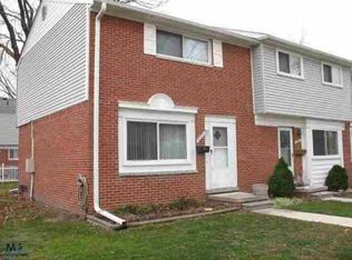 32051 Williamsburg St, Saint Clair Shores, MI 48082