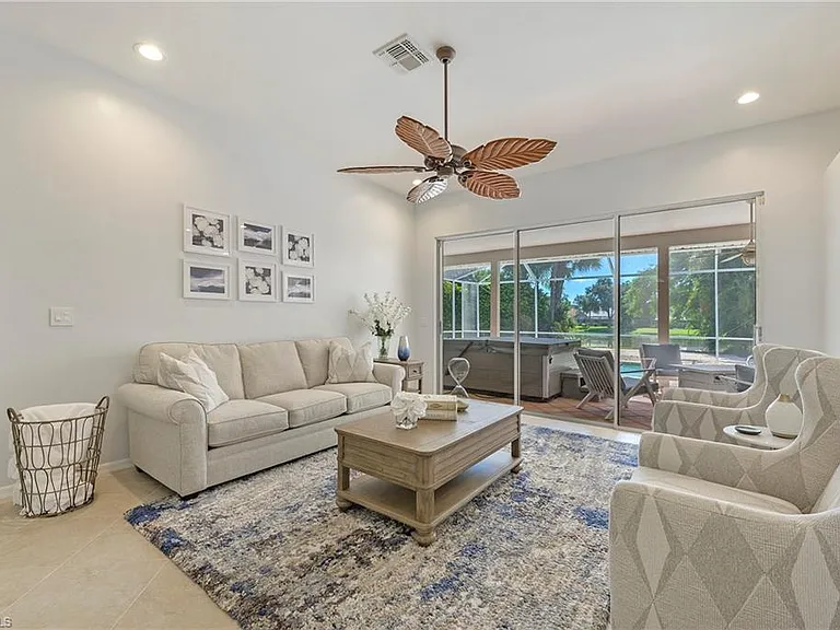 300 Wentworth Ct — Photo 11