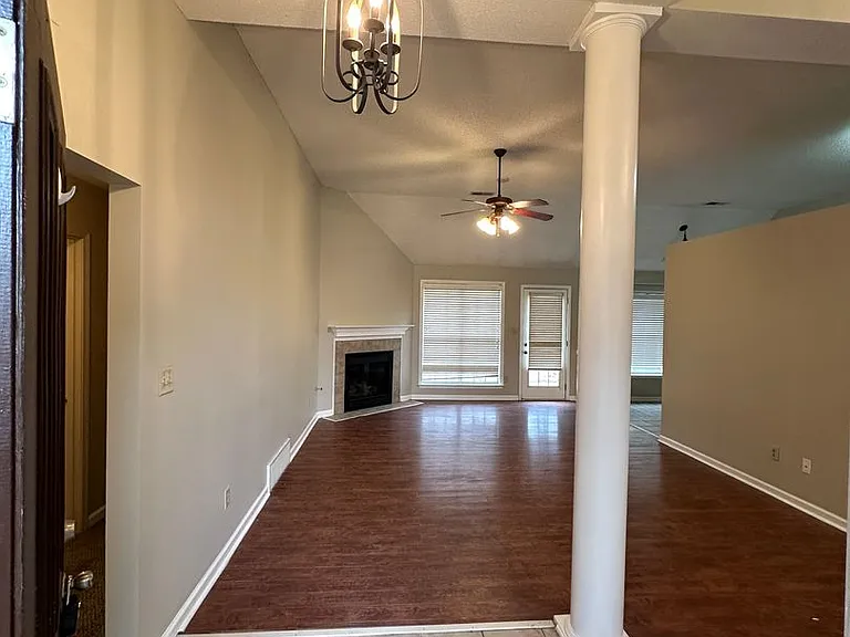 10144 Lynham Dr — Photo 2